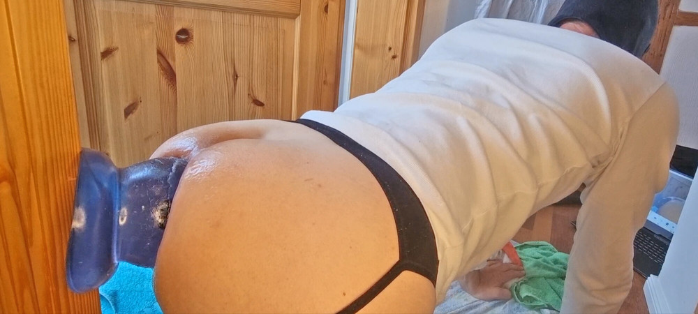 Trying my 9,9cm wide, hard plug!-No chance-Gape and prolapse #2