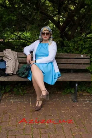 muslim milf goes for a walk in the park and shows herself i         