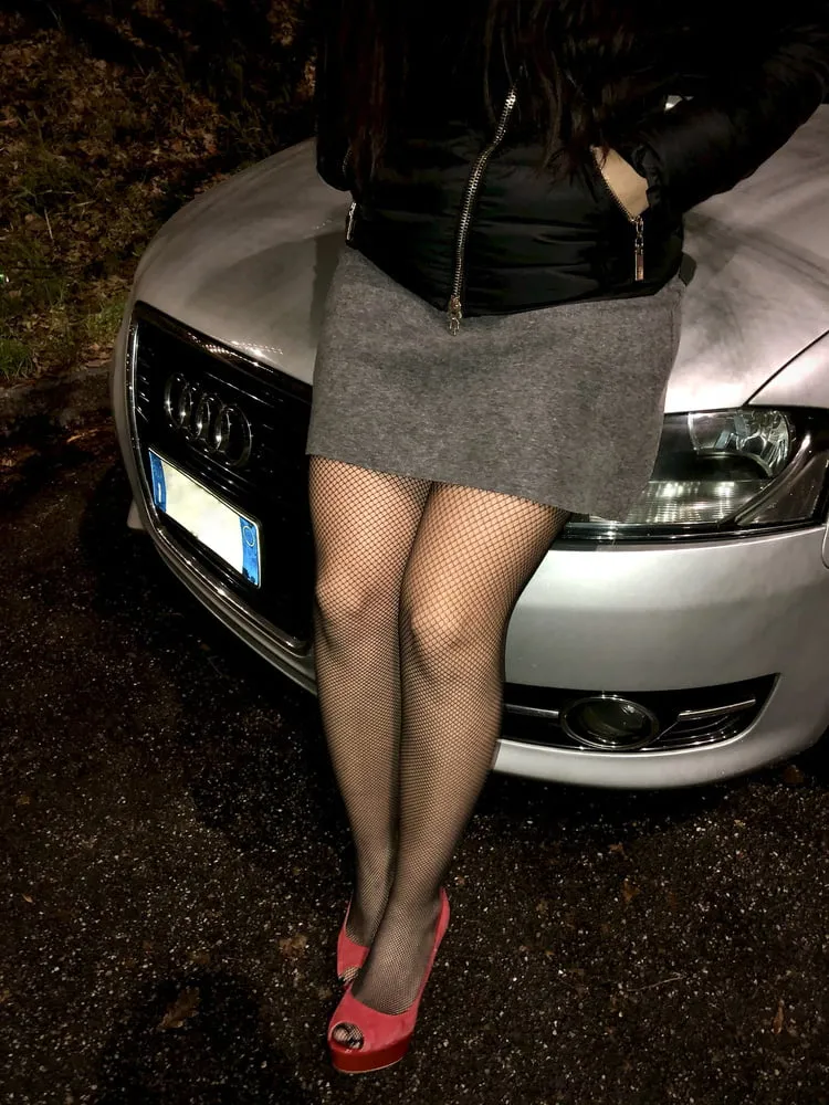 Giada's fishnet legs outdoor at night