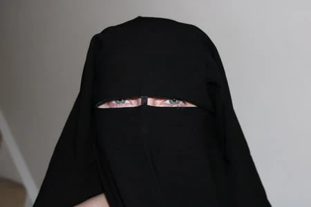 niqab wife posing nude in strappy high heels         