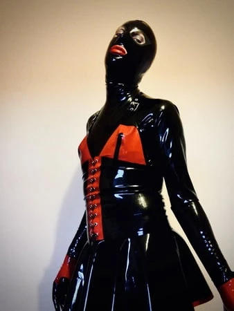 alice as latex diva         