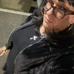 黒で出て