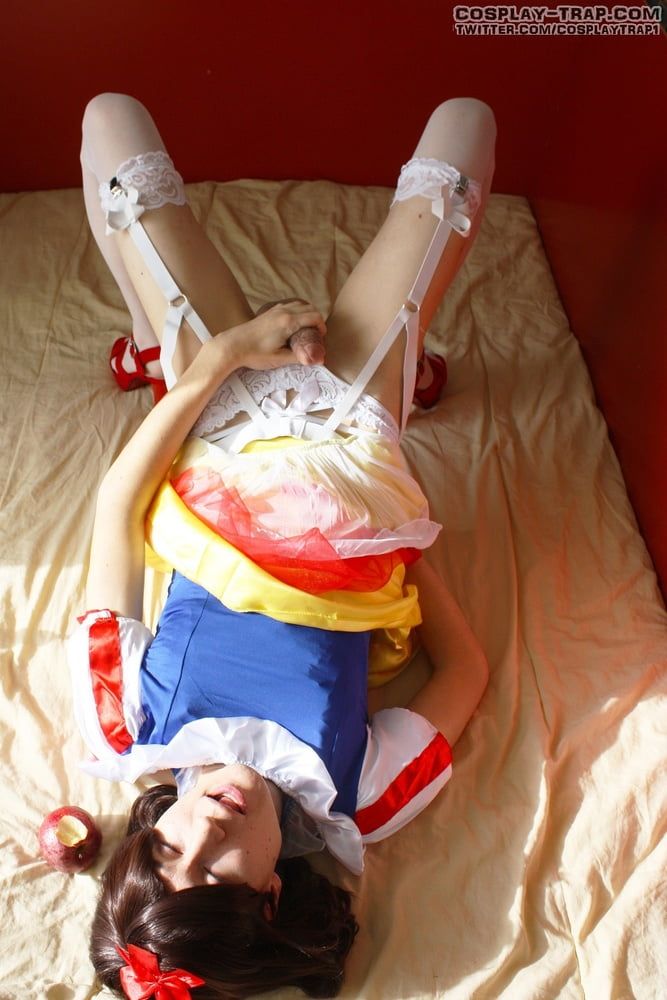 Crossdress cosplay Snow White and the horny poisoned apple #6