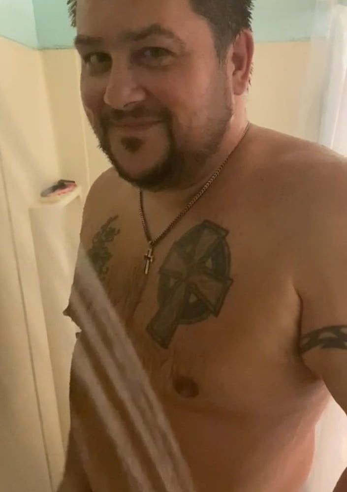 Hot tattooed Dad muscles beard caught in shower by princess #8