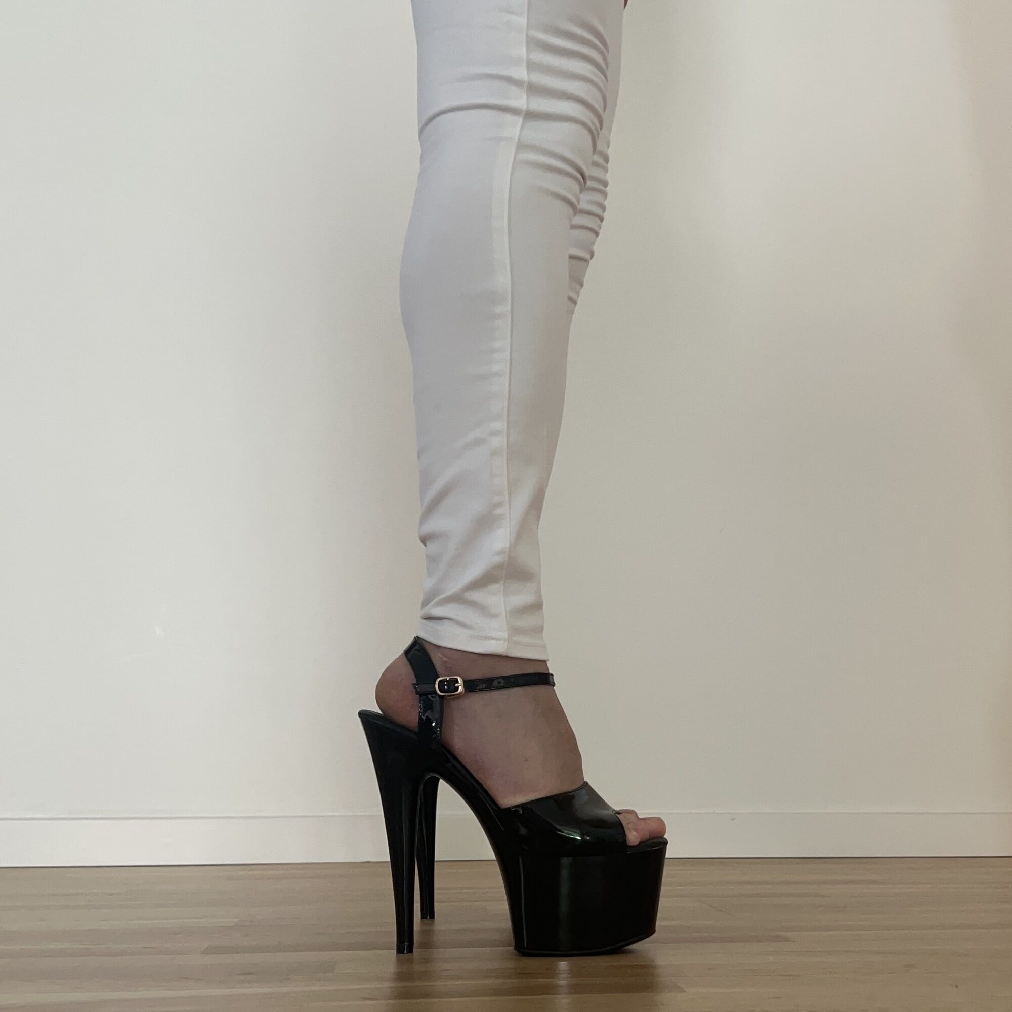 Skinny white jeans and 7-inch heels. 