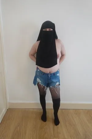 wearing shorts and pantyhose in niqab         