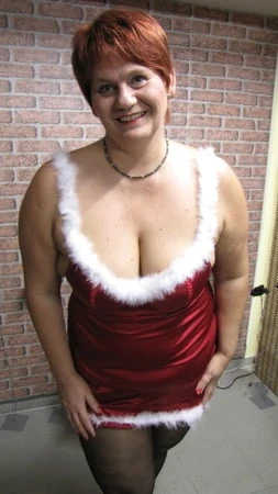 anna in christmas costume         