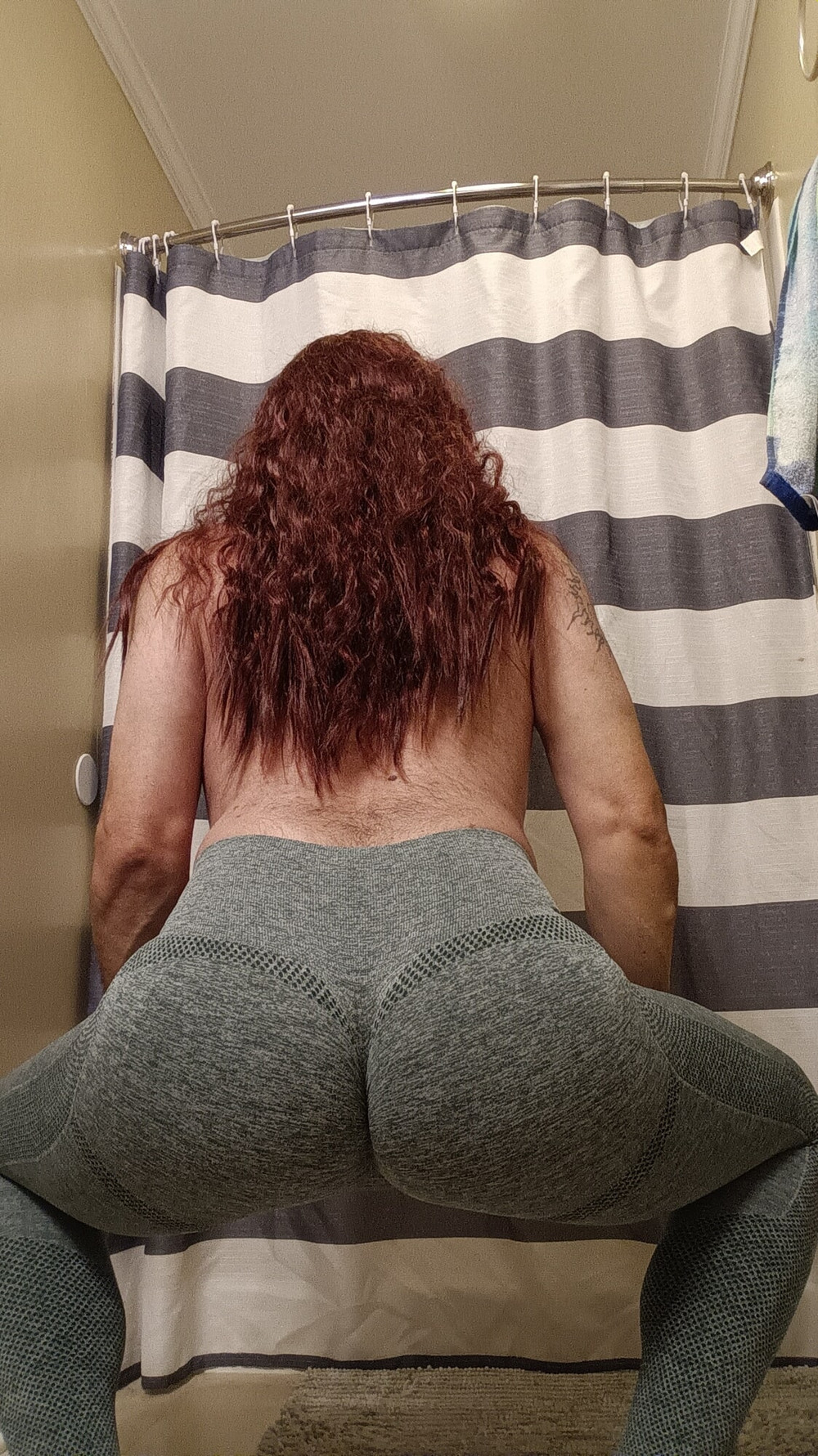 Efreakme wearing new wig and yoga pants  #15