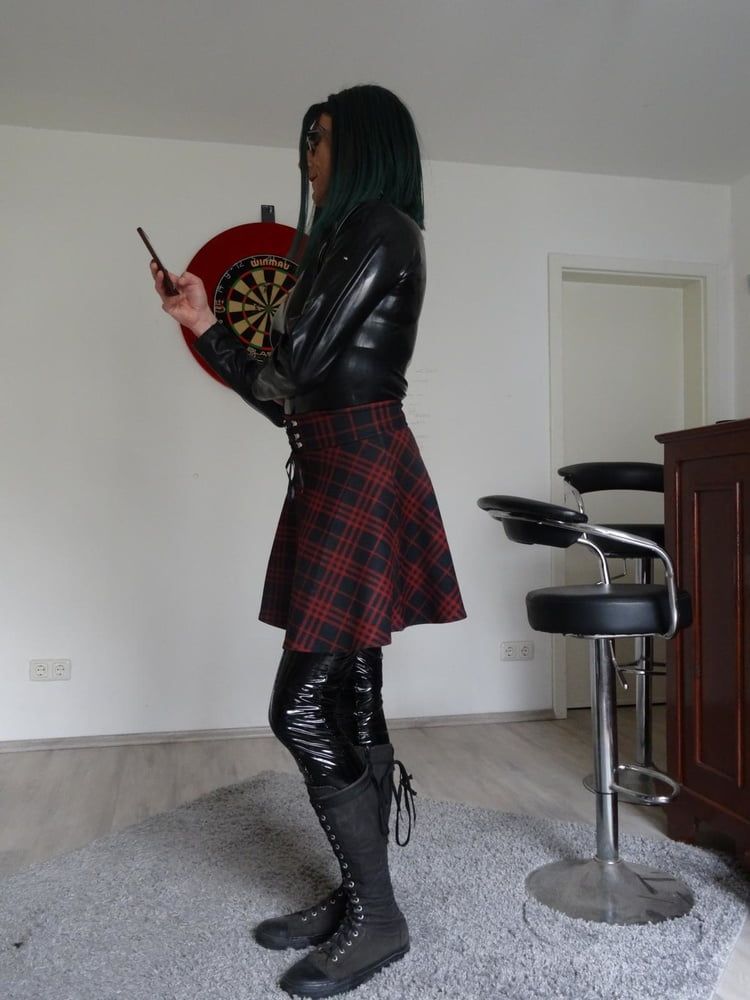 Davine in Sissy Latex Outfit
