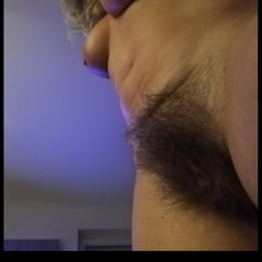 Would you like to See her 🍑 hairy again? Pic is an old one 