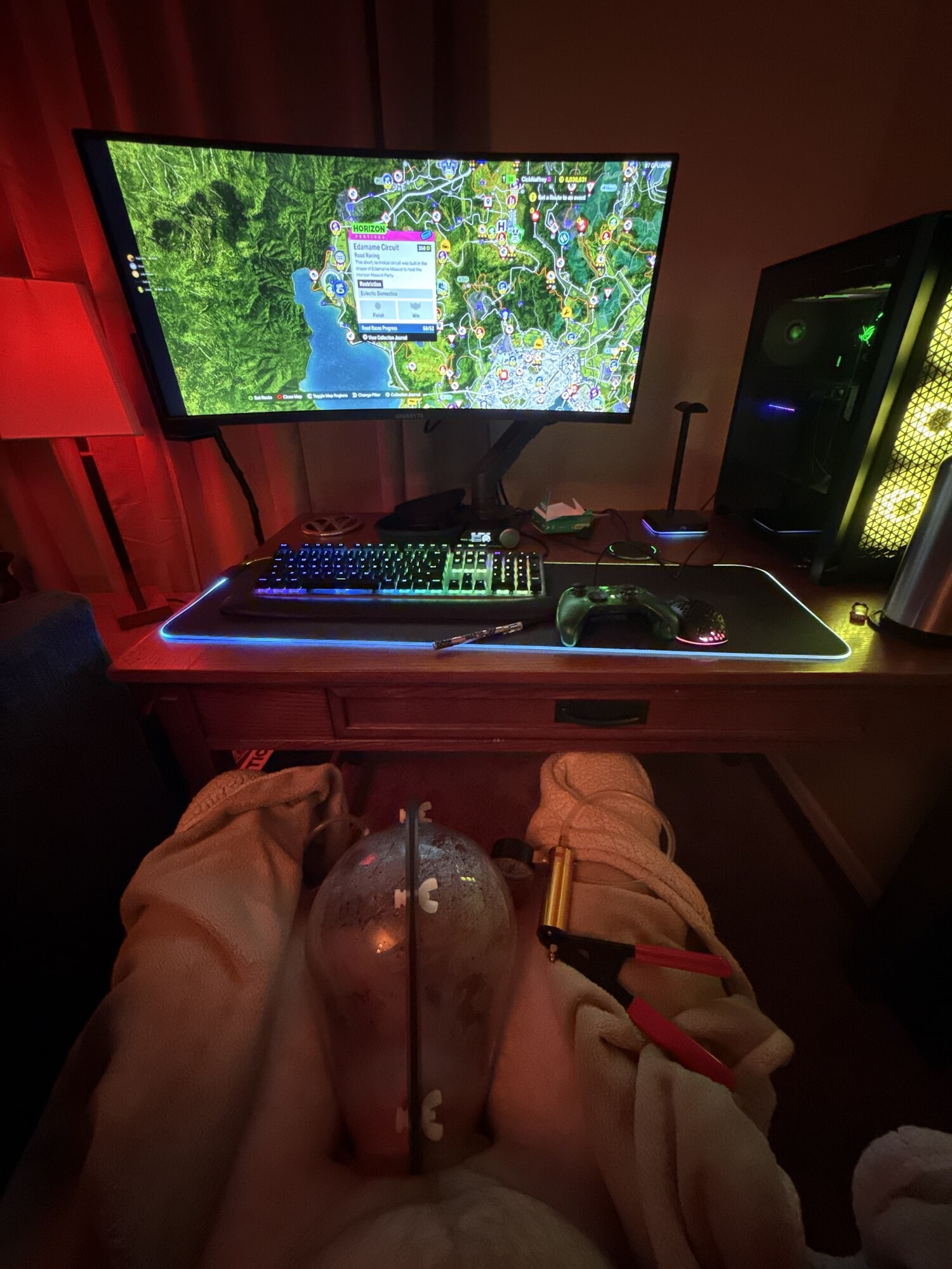 Little gaming and pumping 😈