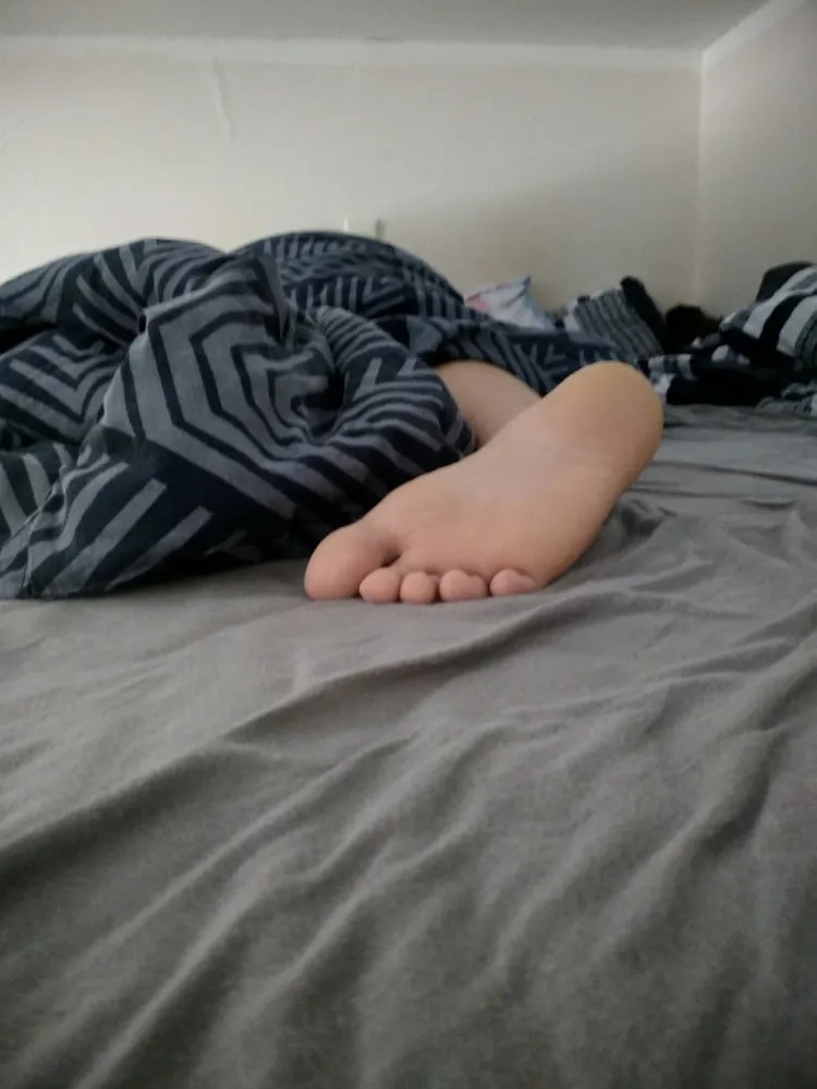 Hornychubby feet And pussy hanumanfeets dick