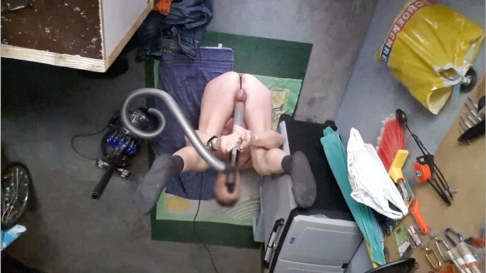  exhibitionist vacuumcleaner sucking bondage sexshow #20
