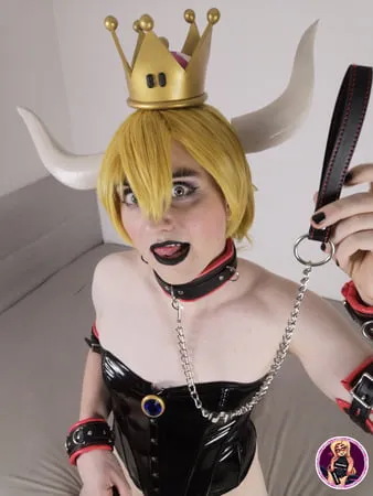 bowsette cosplay         