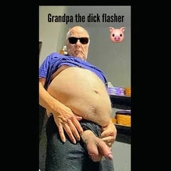 Piggy 🐷 the dick flasher
