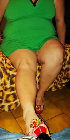 bbw wife miss lizz in posing in heels         