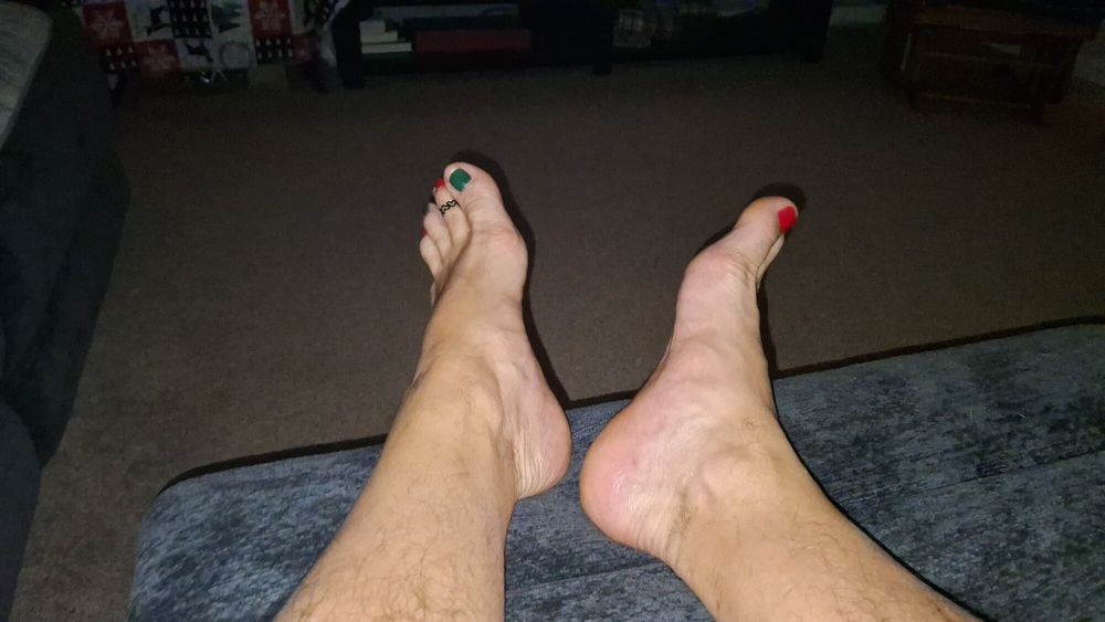 My Christmas pedicure toes