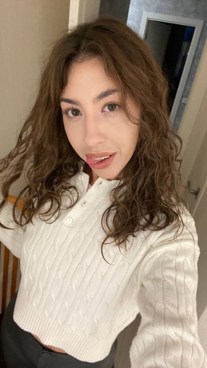 Emma Free Photos #18