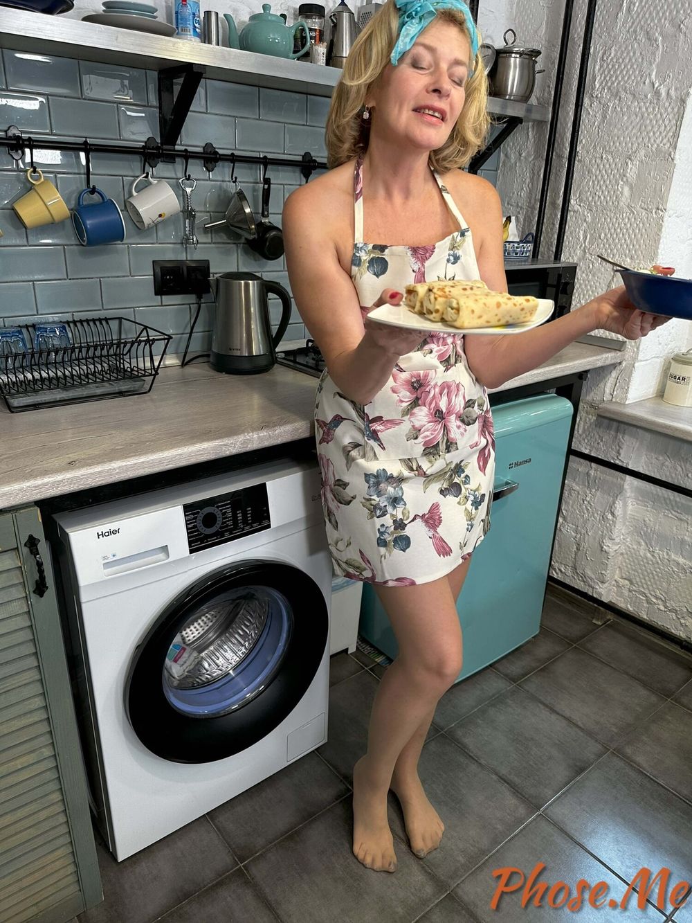 Mature Diana Serving Lunch In Pantyhose and Apron #4