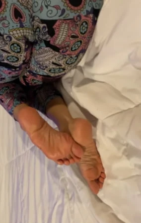 Melove piccola suole sexy e culo delizioso