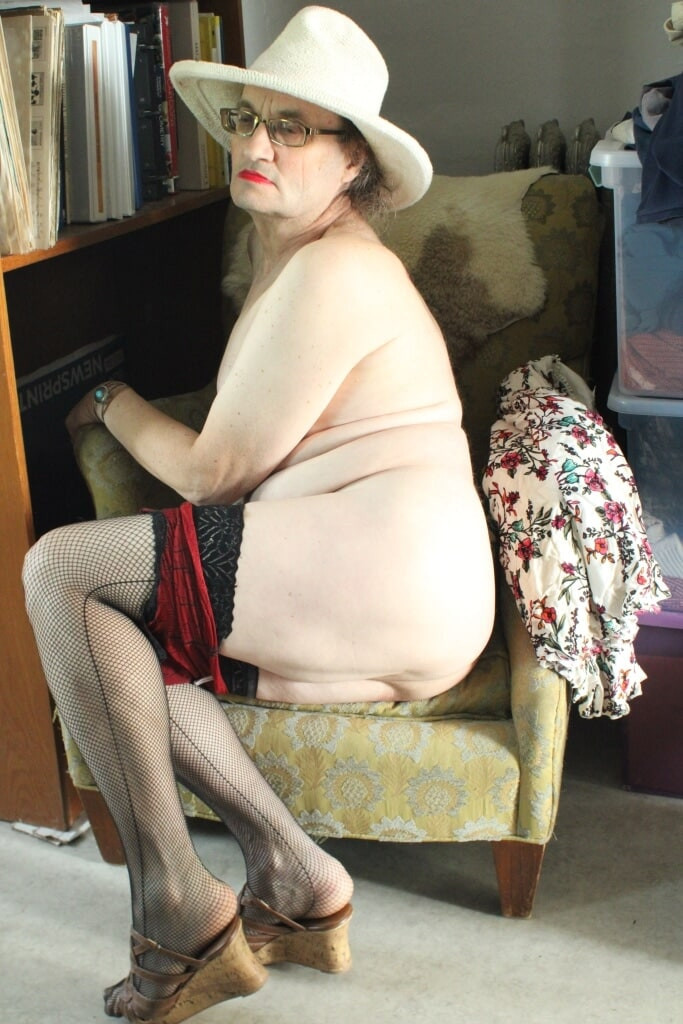 Housewife Serge Lusin. 2025k #22