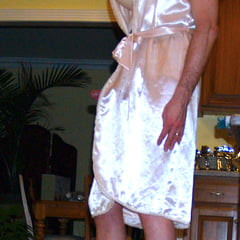 20090310 white satin robe andhat