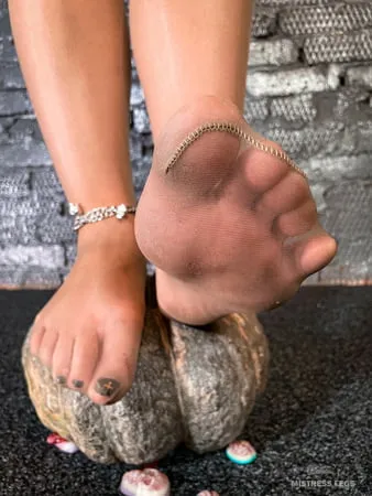 treat or nylon feet         