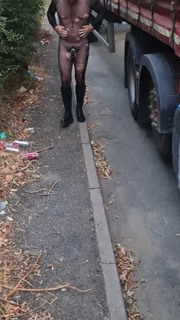 Vibrator efeminat suge în aer liber