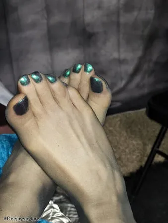 big sexy feet in black nylons           