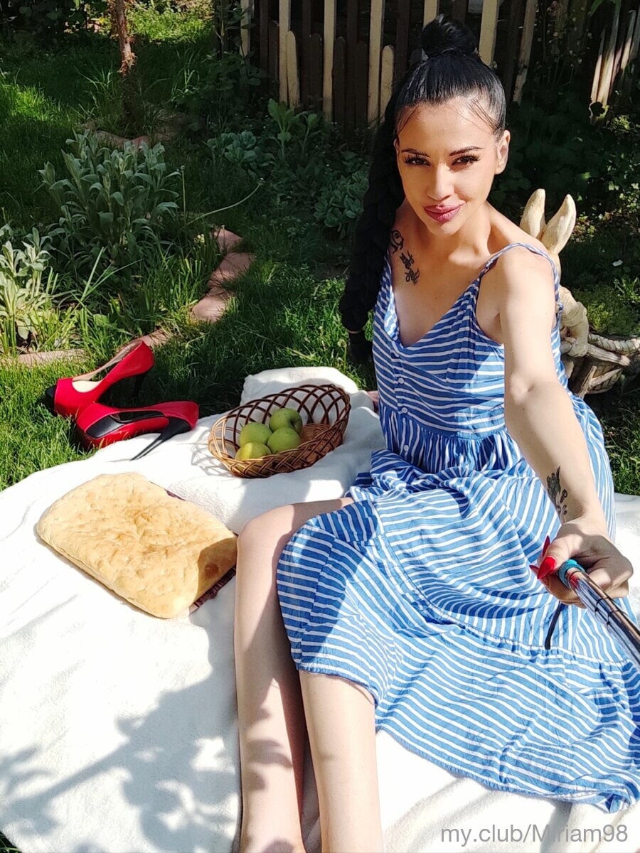 Sarah Free Photos #3